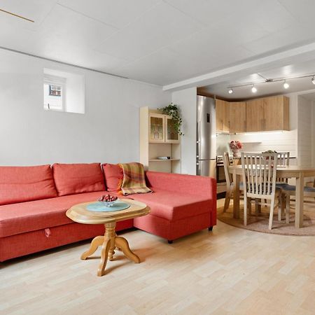 Room In Cozy Apartment 7 Min Walk From The City Center Tromso Bagian luar foto