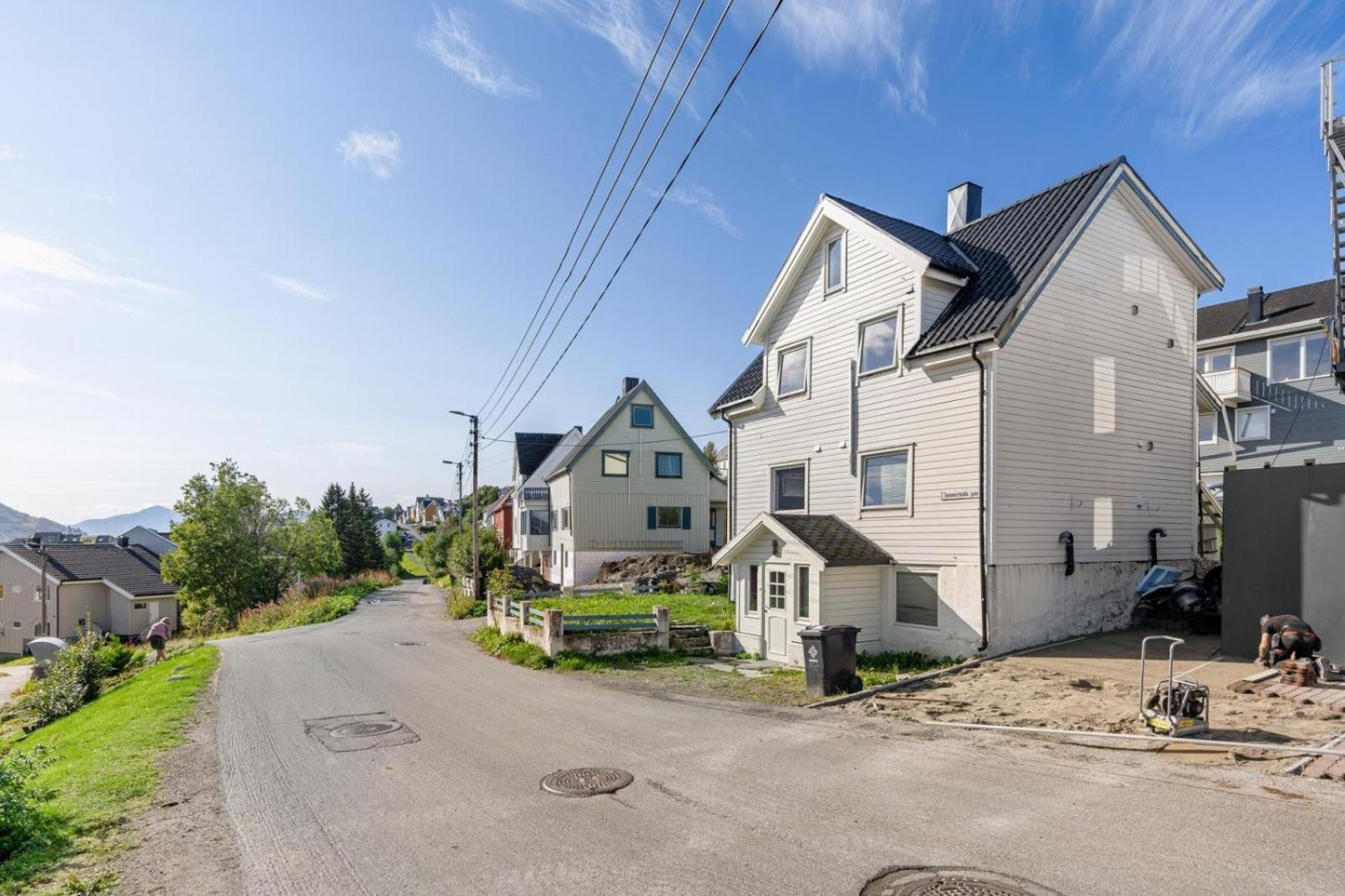 Room In Cozy Apartment 7 Min Walk From The City Center Tromso Bagian luar foto